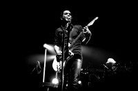 Поклонники Placebo падали в обморок на концерте любимой группы